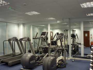 LỢI ÍCH THÚ VỊ KHI LẮP GƯƠNG PHÒNG TẬP GYM 22