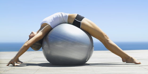 Vì sao Yoga Ball rất tốt cho mẹ bầu và dân văn phòng ? 2