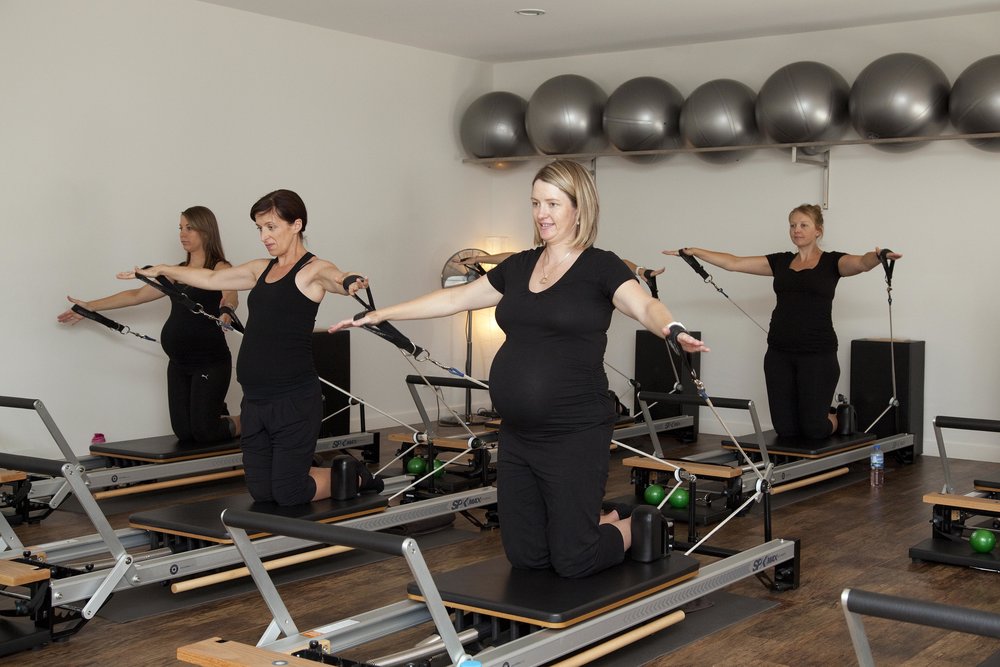 Bà Bầu Tập Pilates Được Không? Lưu Ý & Khi Nào Nên Bắt Đầu 2